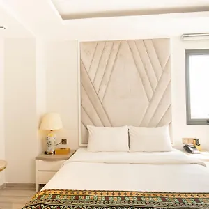 4* Hotel 8b & Spa